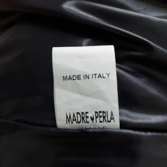 Madre Perla New Jacket, Italy - Picture 11 of 11